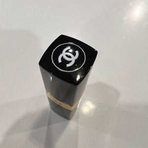 Chanel Rouge Coco Ultra Hydrating lip color in 402 Adrienne